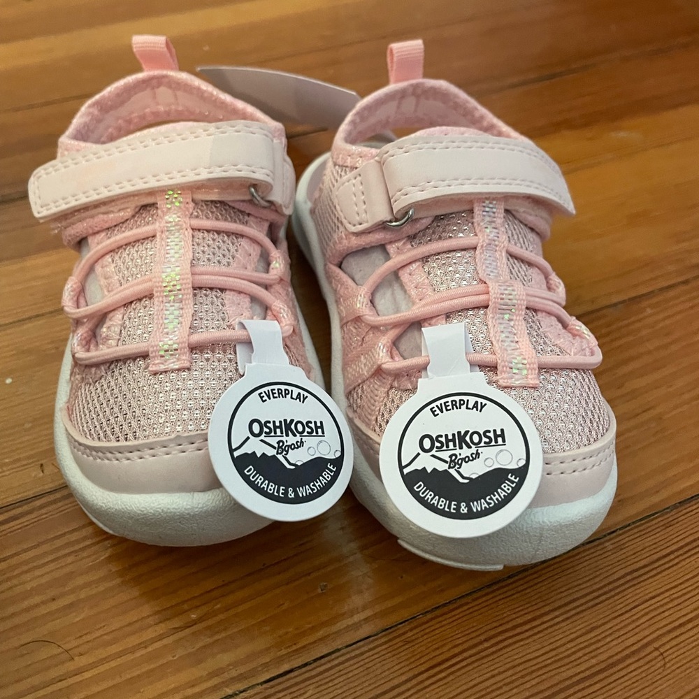 New in box pink Oshkosh toddler sandals size 5